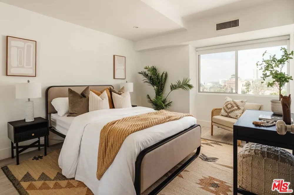 1155 La Cienega #1205 West Hollywood, CA 90069