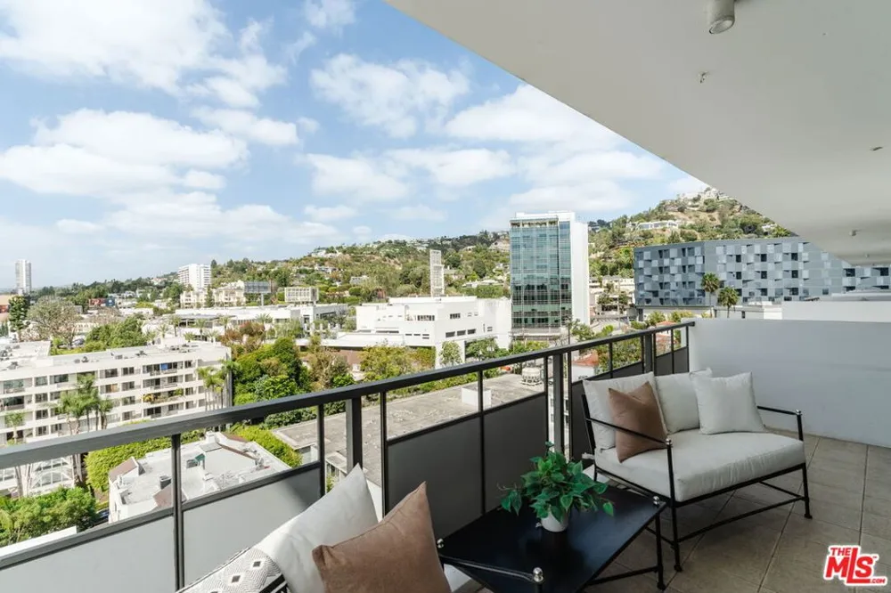 1155 La Cienega #1205 West Hollywood, CA 90069