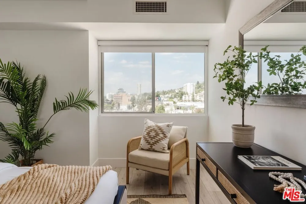 1155 La Cienega #1205 West Hollywood, CA 90069