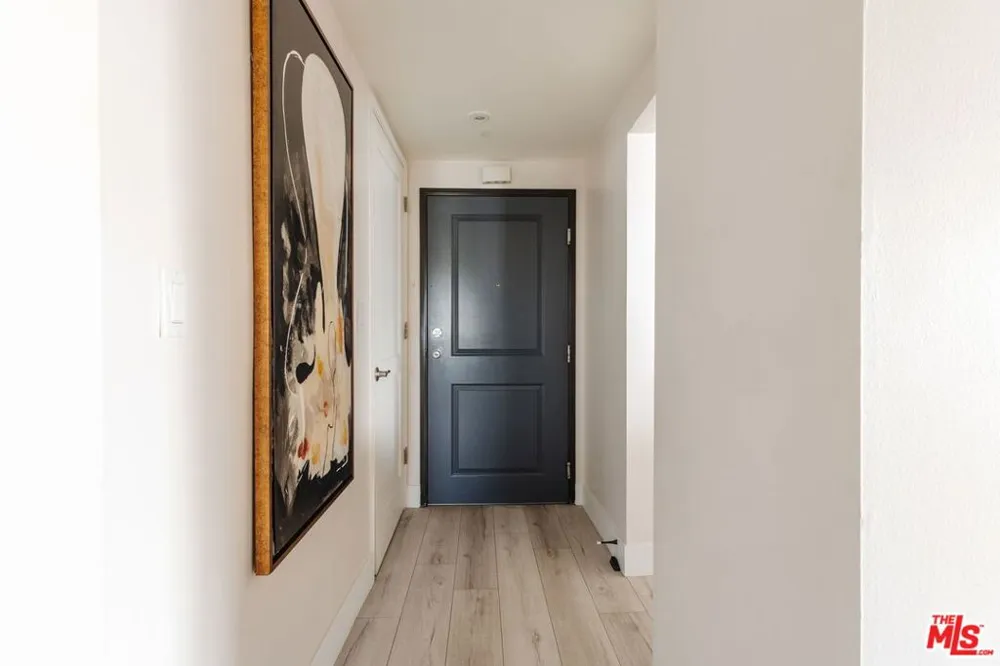 1155 La Cienega #1205 West Hollywood, CA 90069