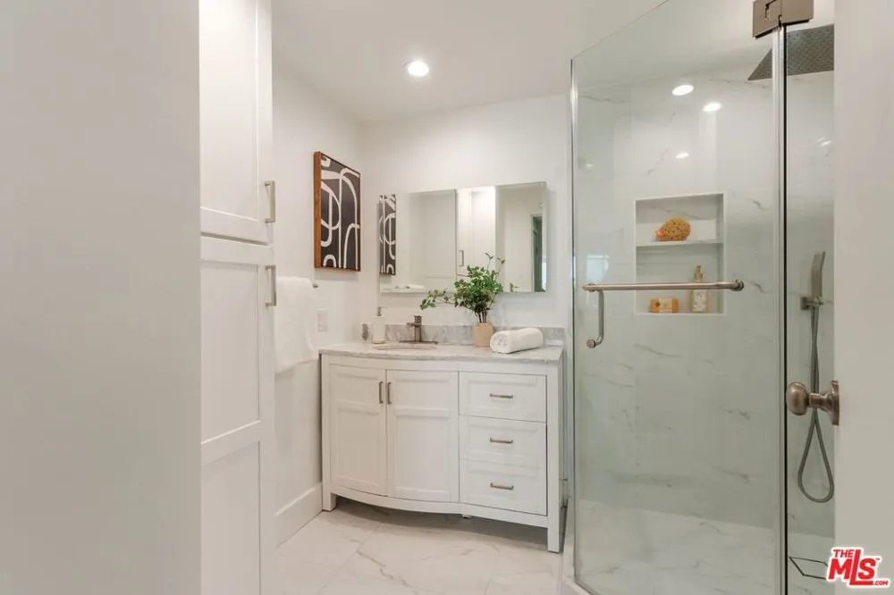 1155 La Cienega #1205 West Hollywood, CA 90069