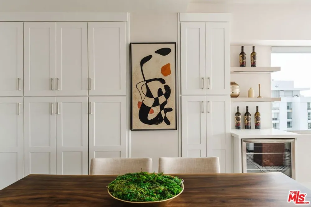 1155 La Cienega #1205 West Hollywood, CA 90069