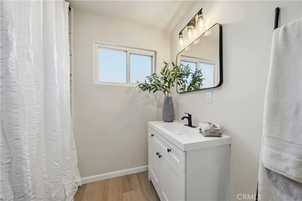 38615 22nd E Palmdale, CA 93550