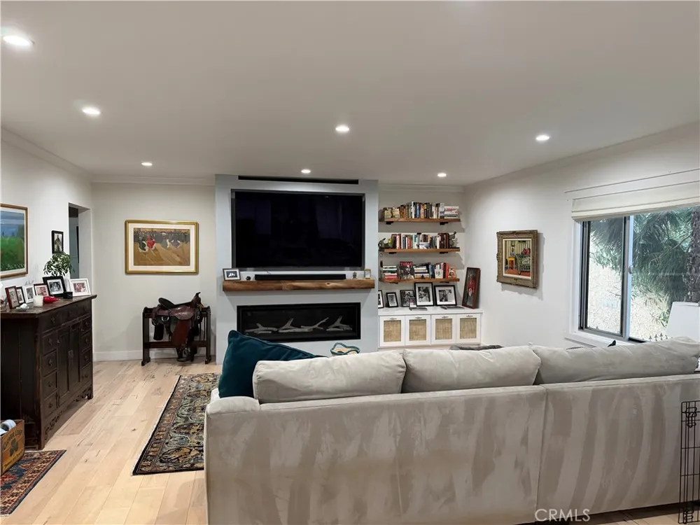 2312 6th #1 Santa Monica, CA 90405