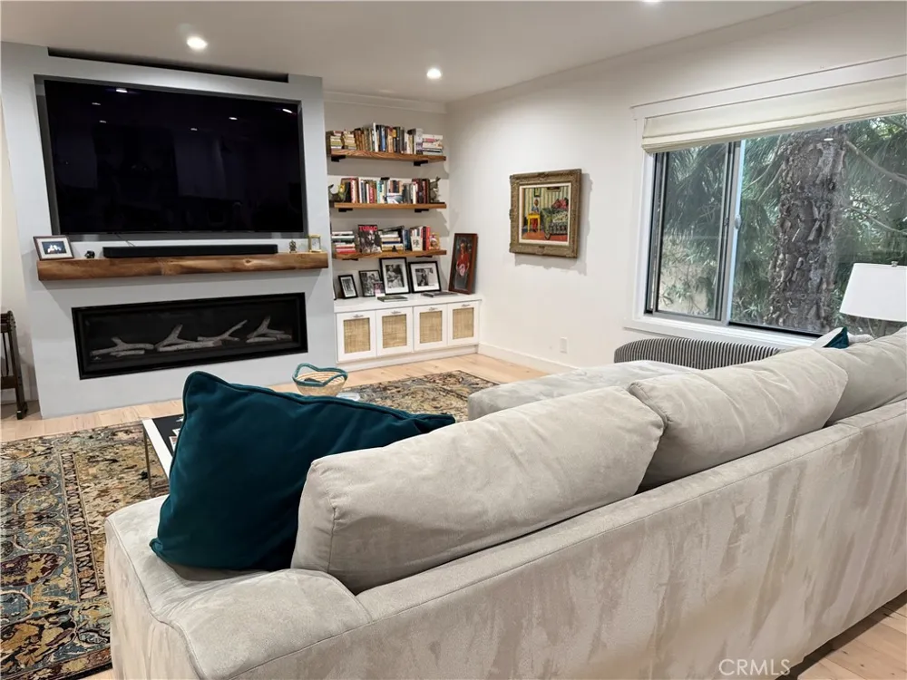 2312 6th #1 Santa Monica, CA 90405