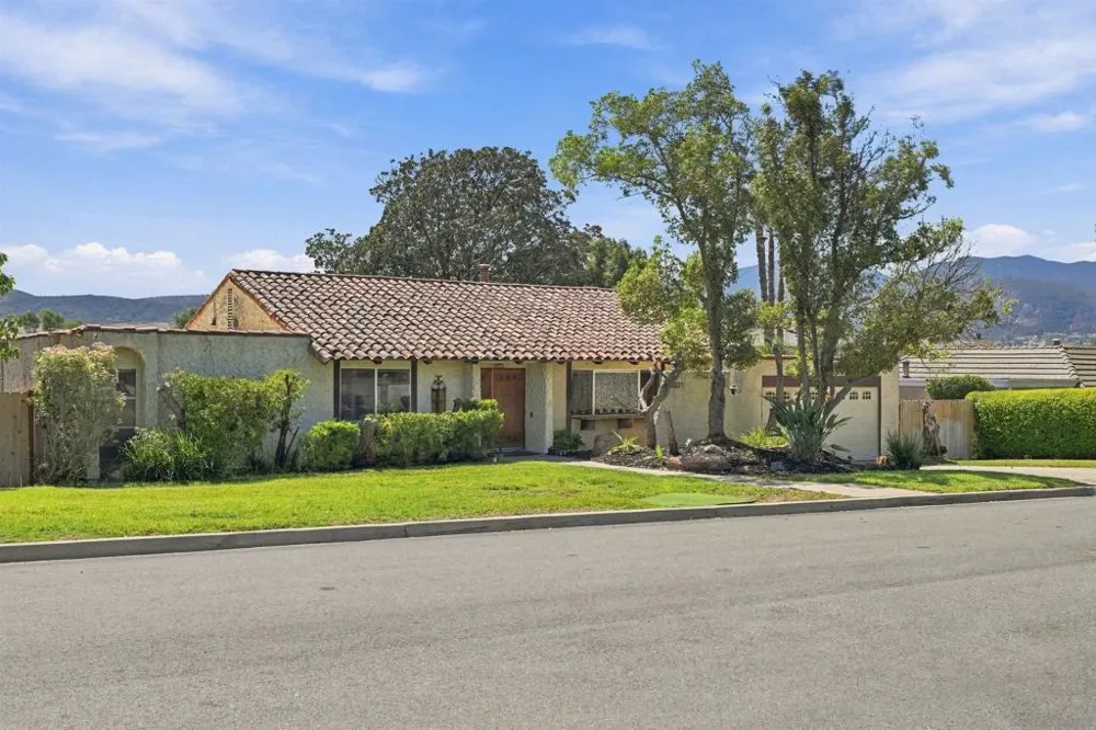 8621 Dunwoodie Rd Santee, CA 92071