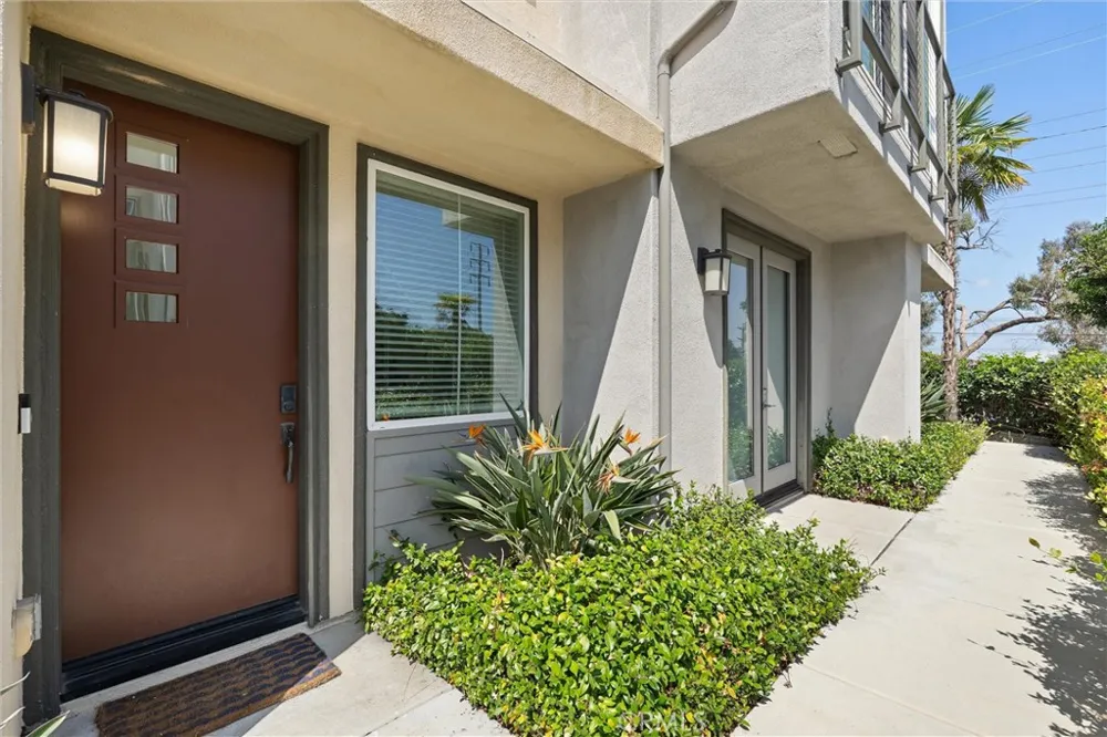 542 E Imperial Avenue El Segundo, CA 90245