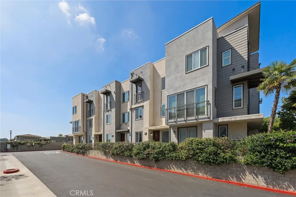 542 E Imperial Avenue El Segundo, CA 90245