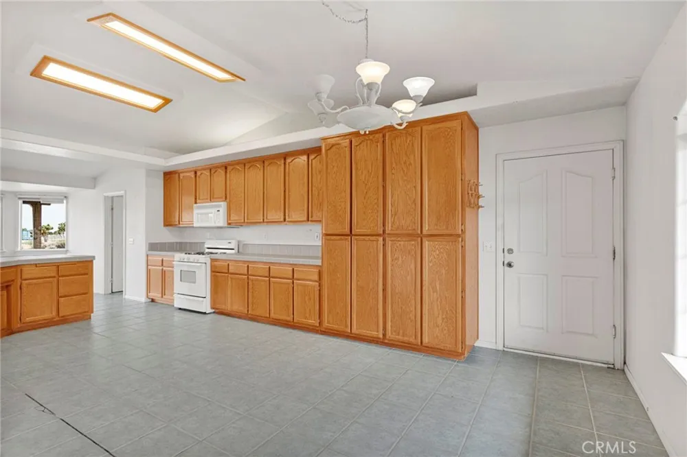 10432 Atsina Phelan, CA 92371