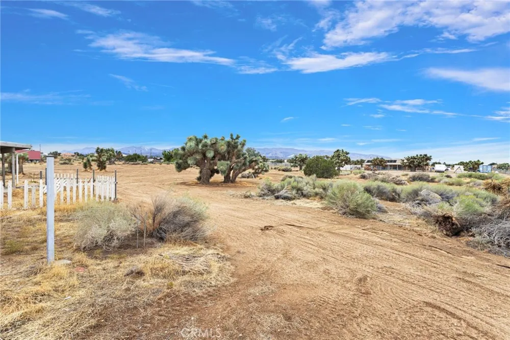 10432 Atsina Phelan, CA 92371