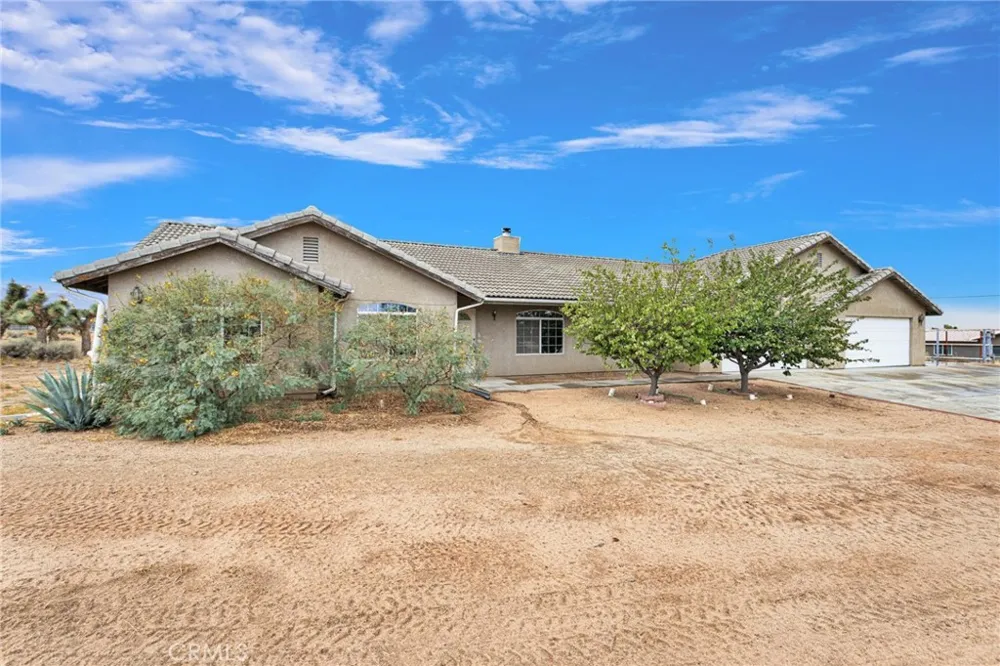 10432 Atsina Phelan, CA 92371