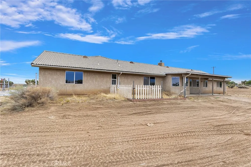 10432 Atsina Phelan, CA 92371