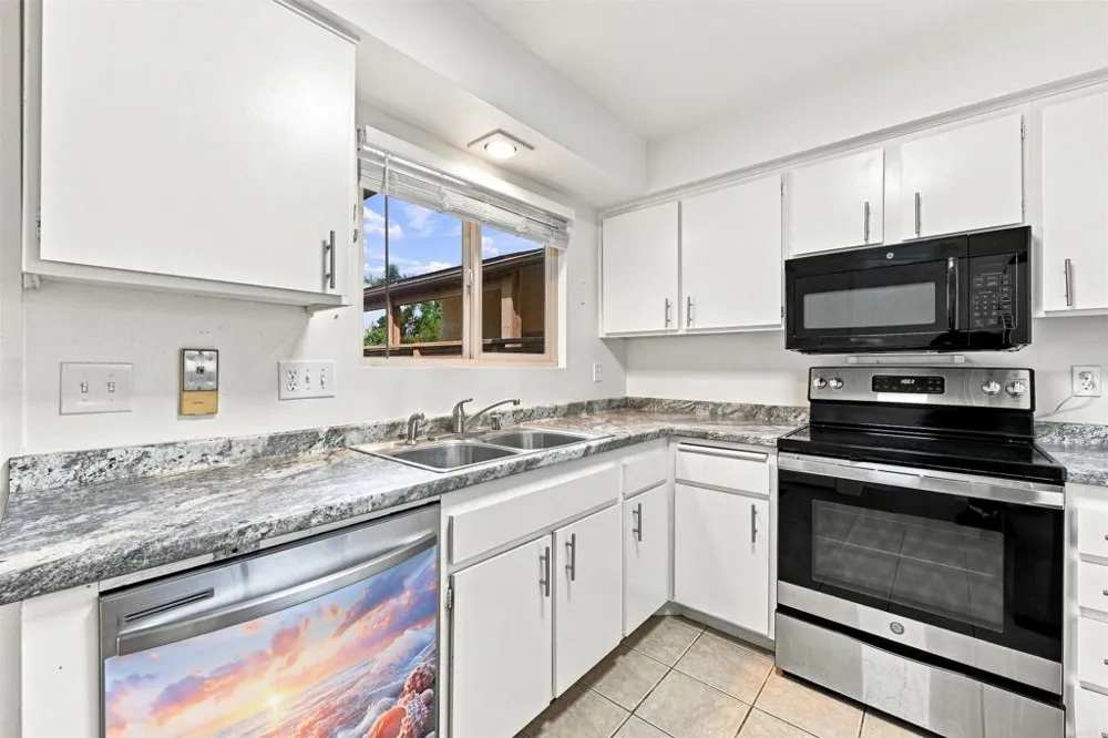 4394 Albatross Way Oceanside, CA 95027