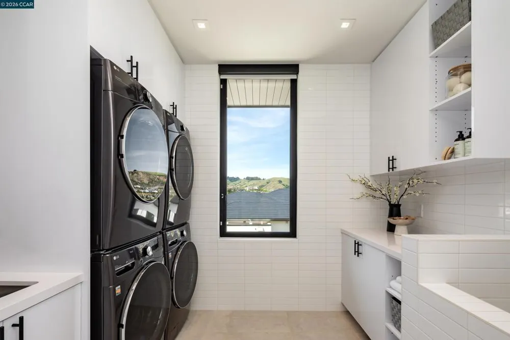 83 Dairy Creek Ln Orinda, CA 94563
