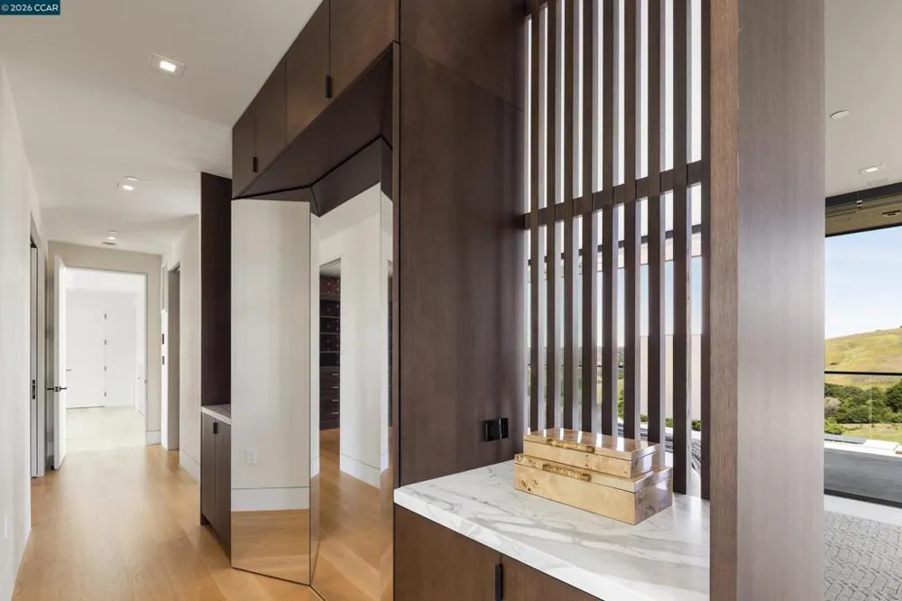 83 Dairy Creek Ln Orinda, CA 94563