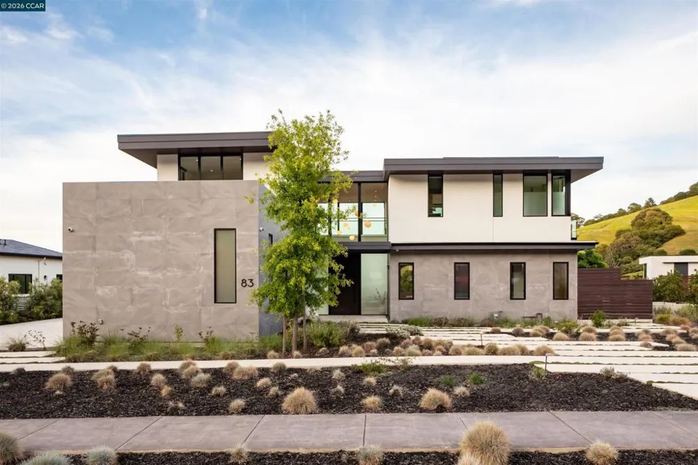 83 Dairy Creek Ln Orinda, CA 94563