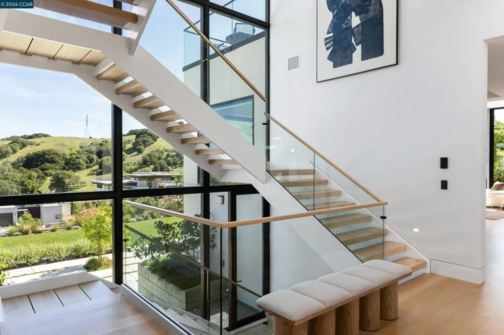 83 Dairy Creek Ln Orinda, CA 94563