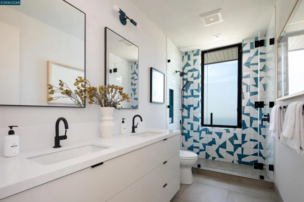 83 Dairy Creek Ln Orinda, CA 94563