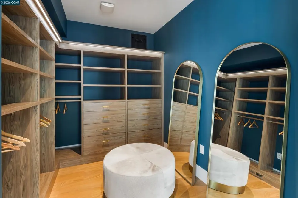 83 Dairy Creek Ln Orinda, CA 94563