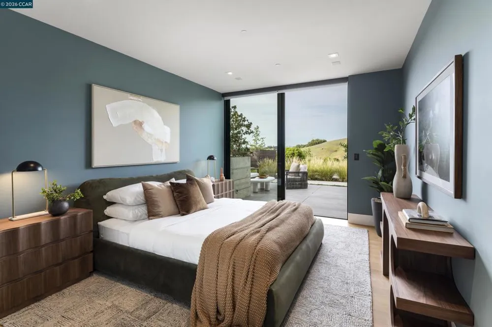 83 Dairy Creek Ln Orinda, CA 94563