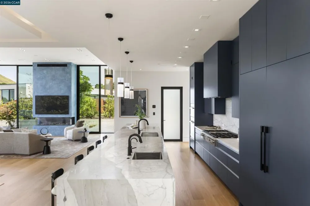 83 Dairy Creek Ln Orinda, CA 94563