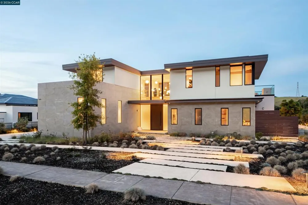 83 Dairy Creek Ln Orinda, CA 94563