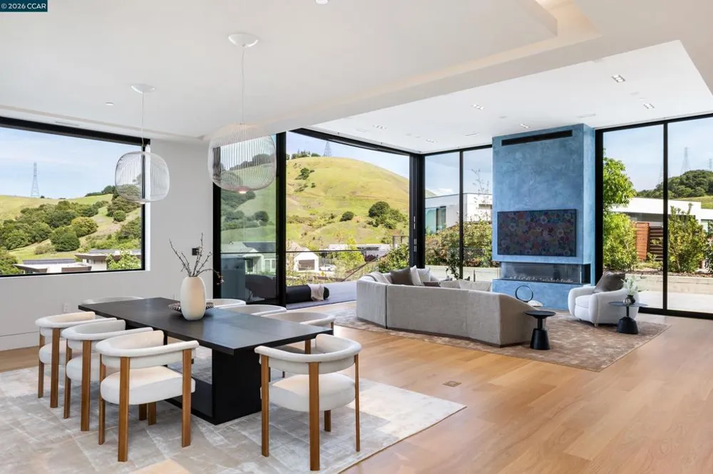 83 Dairy Creek Ln Orinda, CA 94563