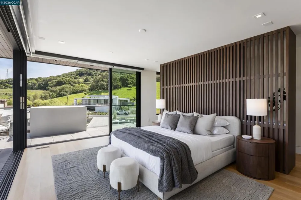 83 Dairy Creek Ln Orinda, CA 94563