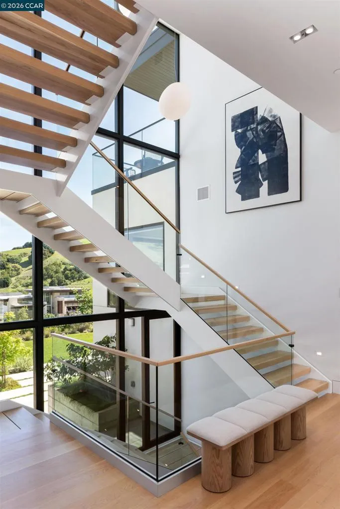 83 Dairy Creek Ln Orinda, CA 94563