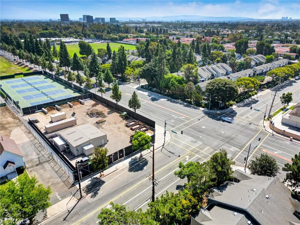 3500 S Greenville Santa Ana, CA 92704
