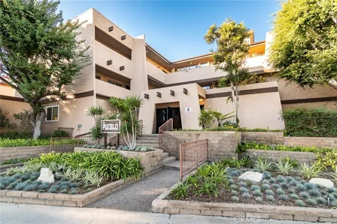 2501 W Redondo Beach