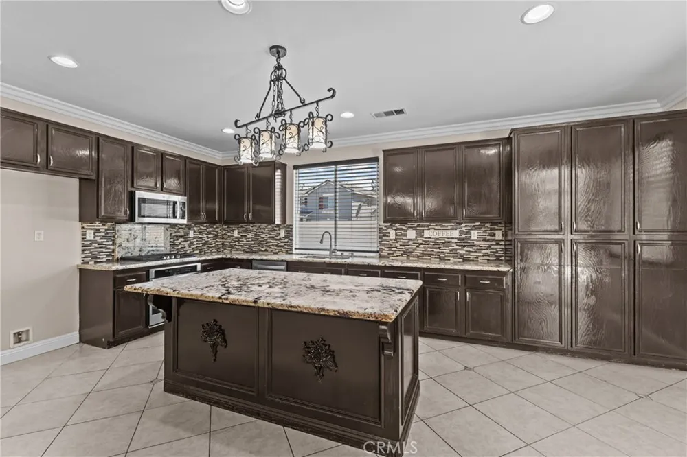 33413 Alagon Temecula, CA 92592