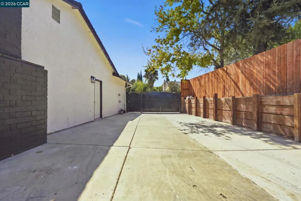 4295 Suzanne Dr Pittsburg, CA 94565