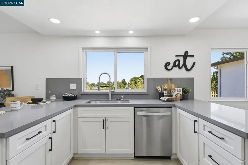 4295 Suzanne Dr Pittsburg, CA 94565