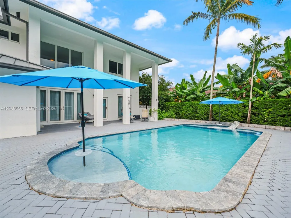 15822 SW 103rd Ln Miami, FL 33196