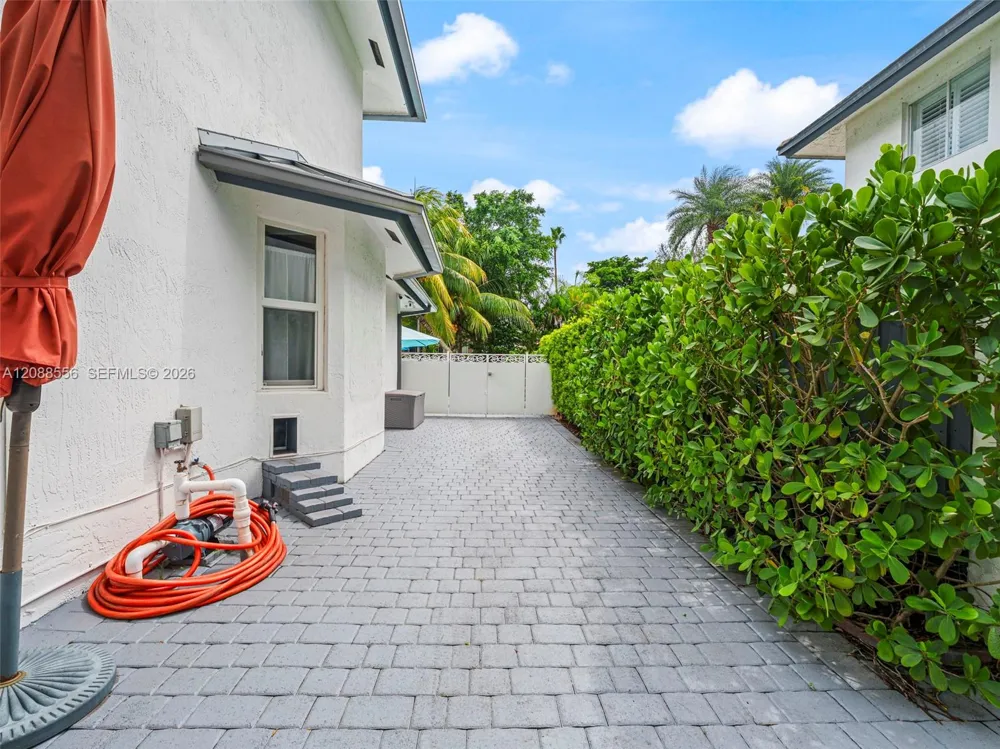 15822 SW 103rd Ln Miami, FL 33196