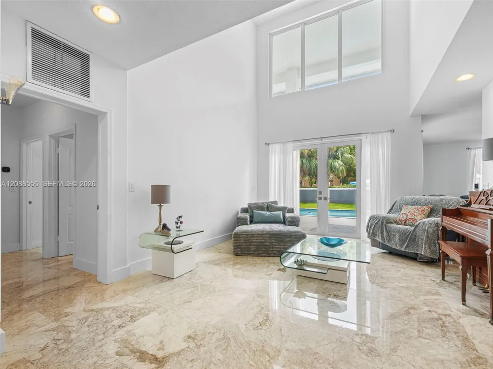 15822 SW 103rd Ln Miami, FL 33196