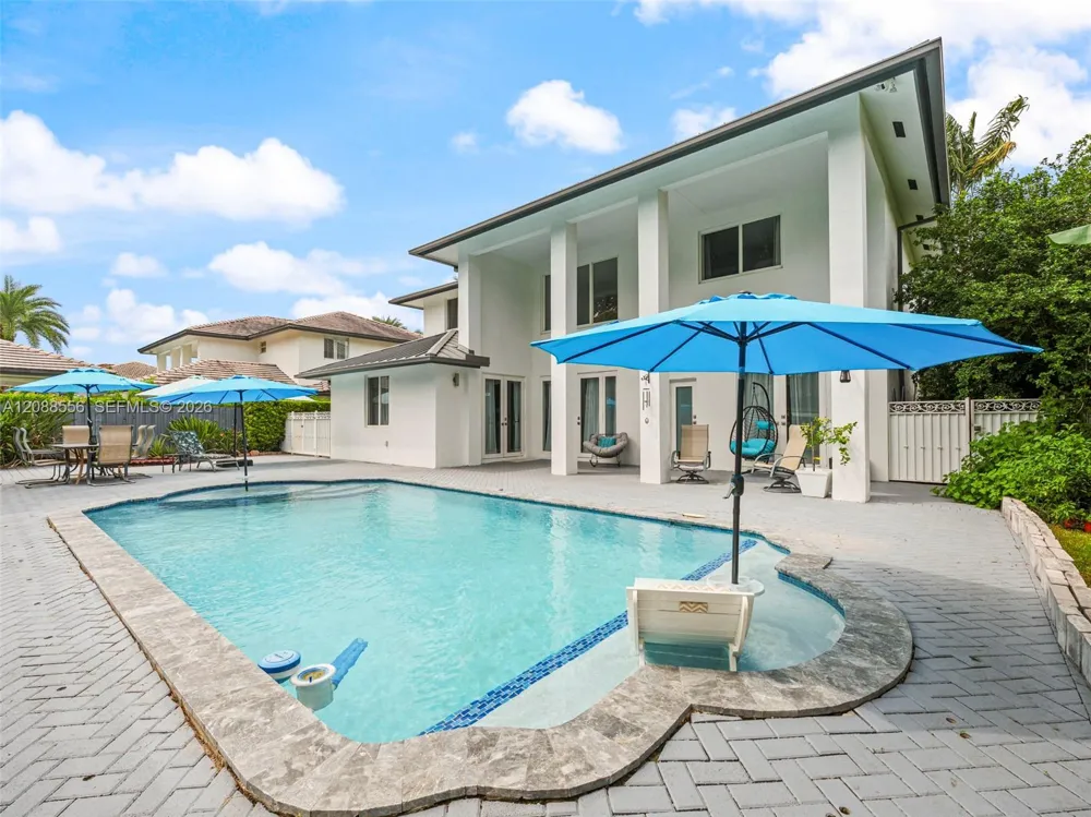 15822 SW 103rd Ln Miami, FL 33196