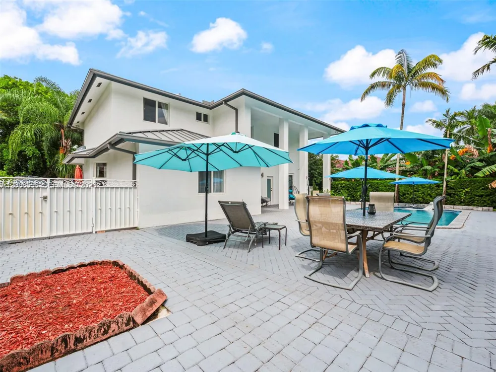 15822 SW 103rd Ln Miami, FL 33196