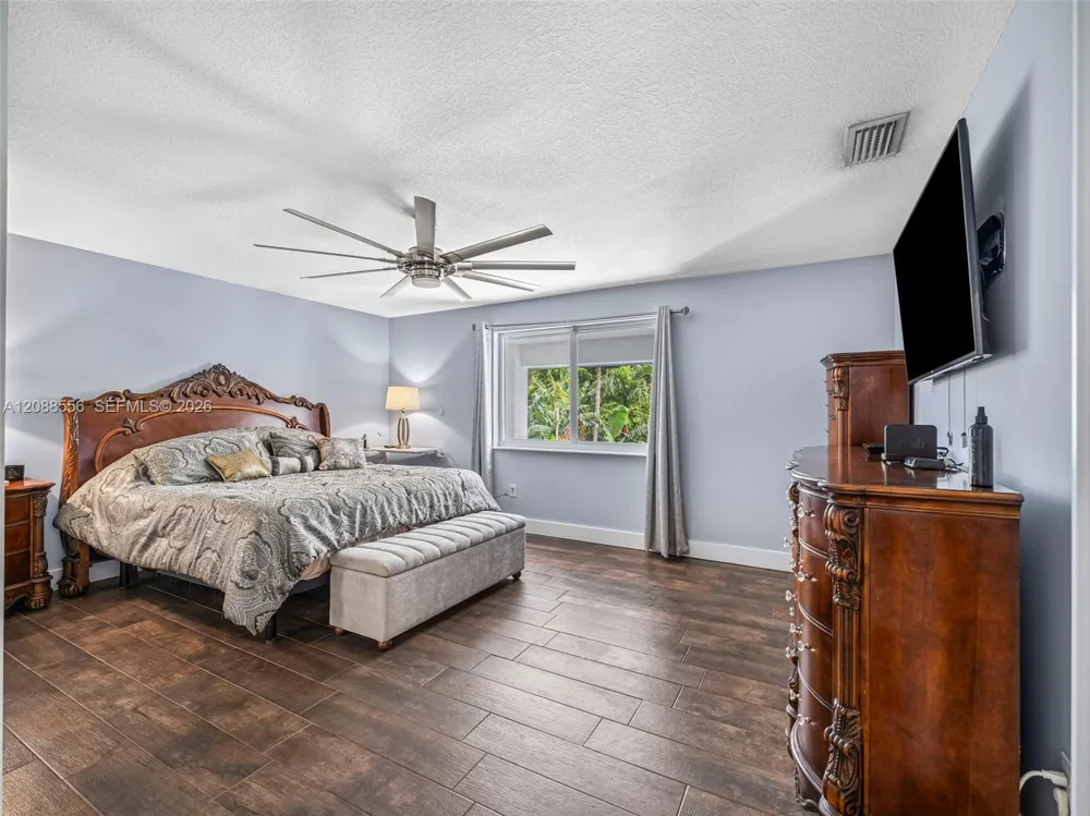 15822 SW 103rd Ln Miami, FL 33196