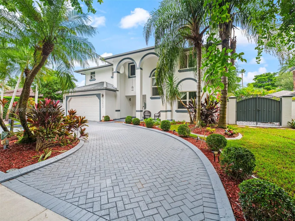 15822 SW 103rd Ln Miami, FL 33196