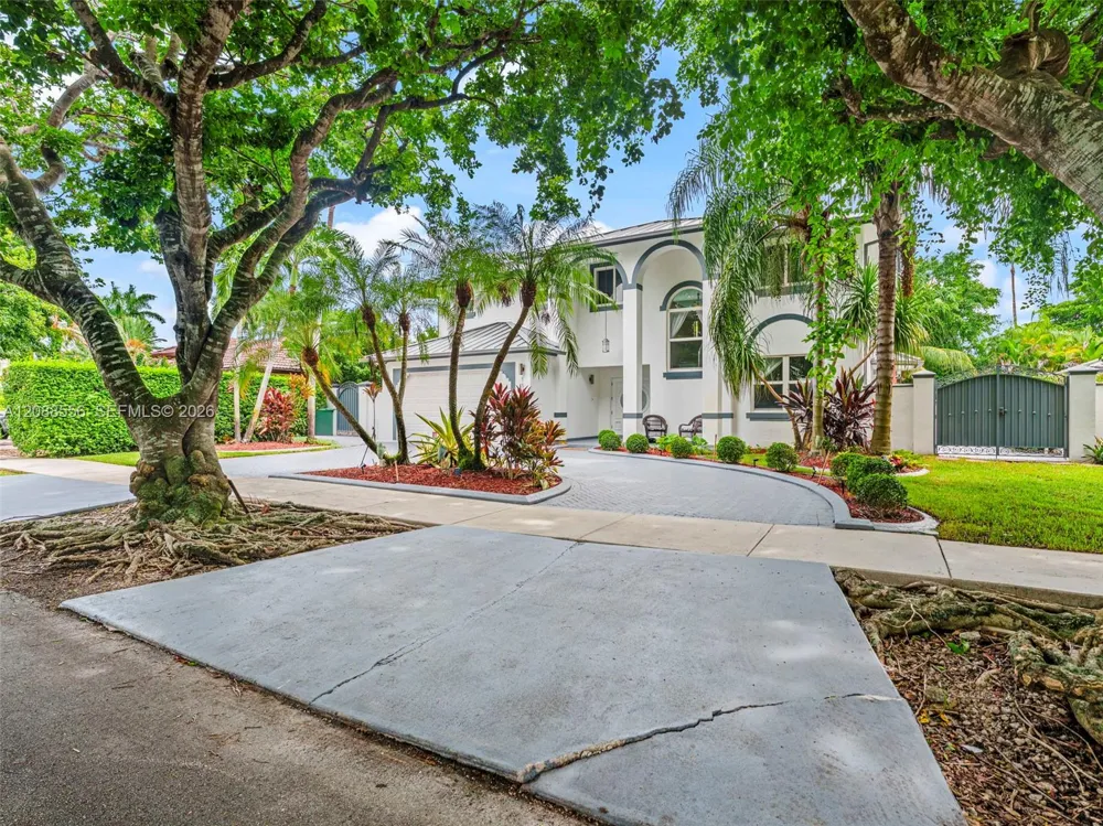 15822 SW 103rd Ln Miami, FL 33196