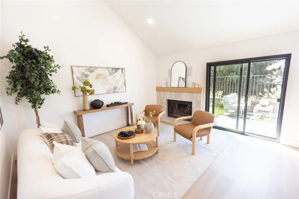 1095 Sea Terrace Costa Mesa, CA 92627