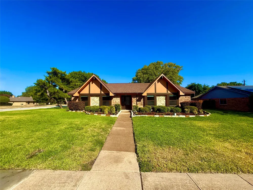 442 Valley Glen Drive Richardson, TX 75080