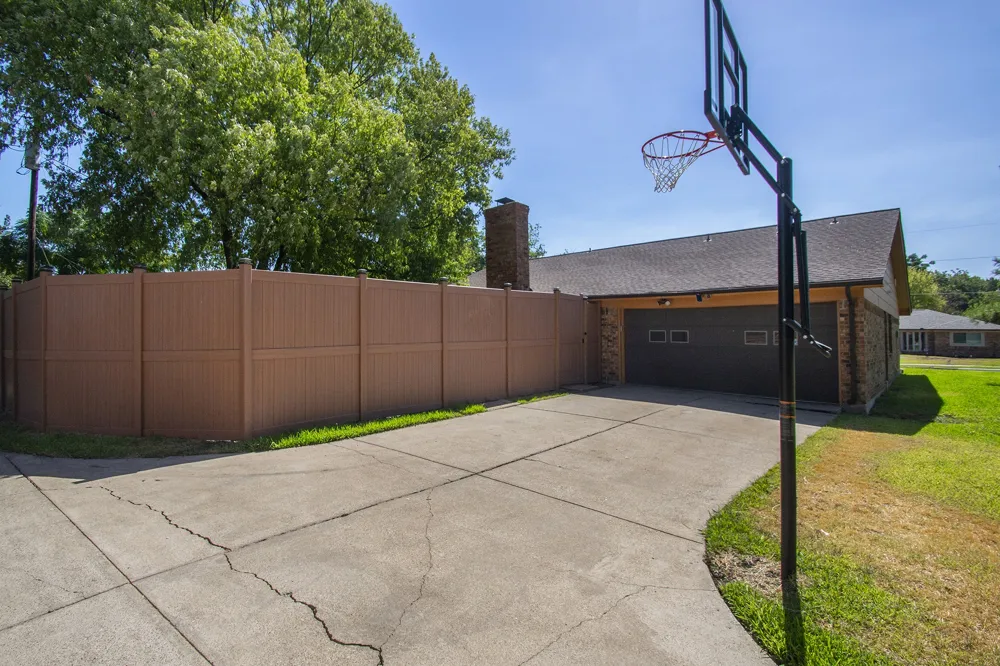 442 Valley Glen Drive Richardson, TX 75080