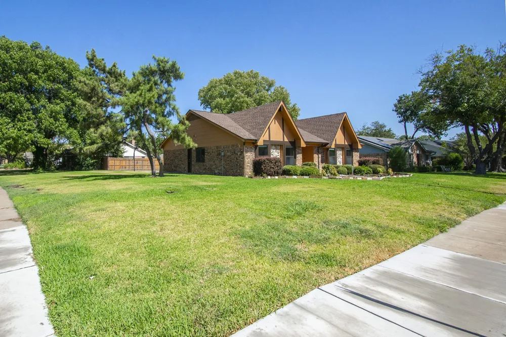 442 Valley Glen Drive Richardson, TX 75080