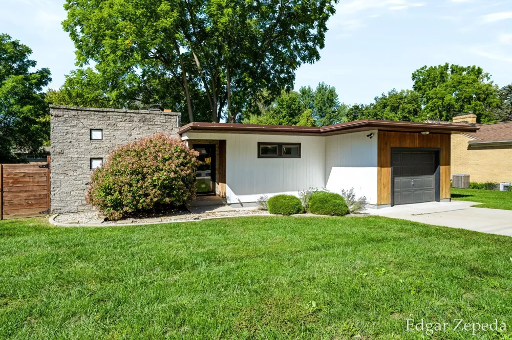 3439 Kalamazoo Avenue SE Grand Rapids City, MI 49508