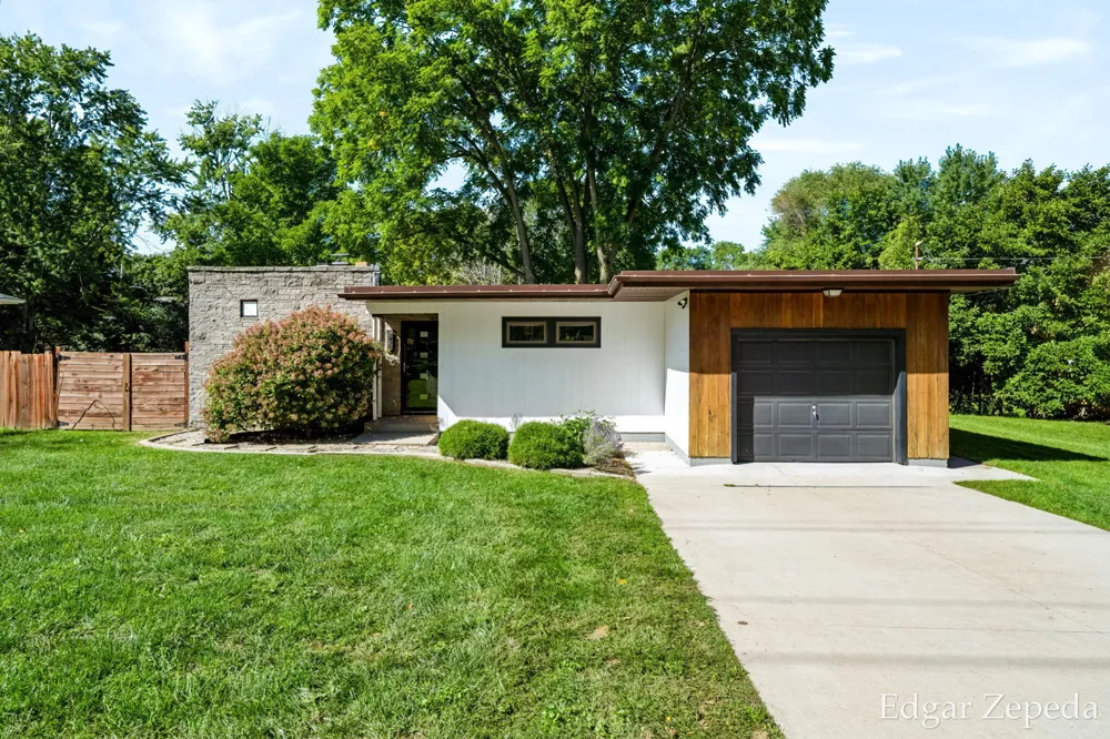 3439 Kalamazoo Avenue SE Grand Rapids City, MI 49508