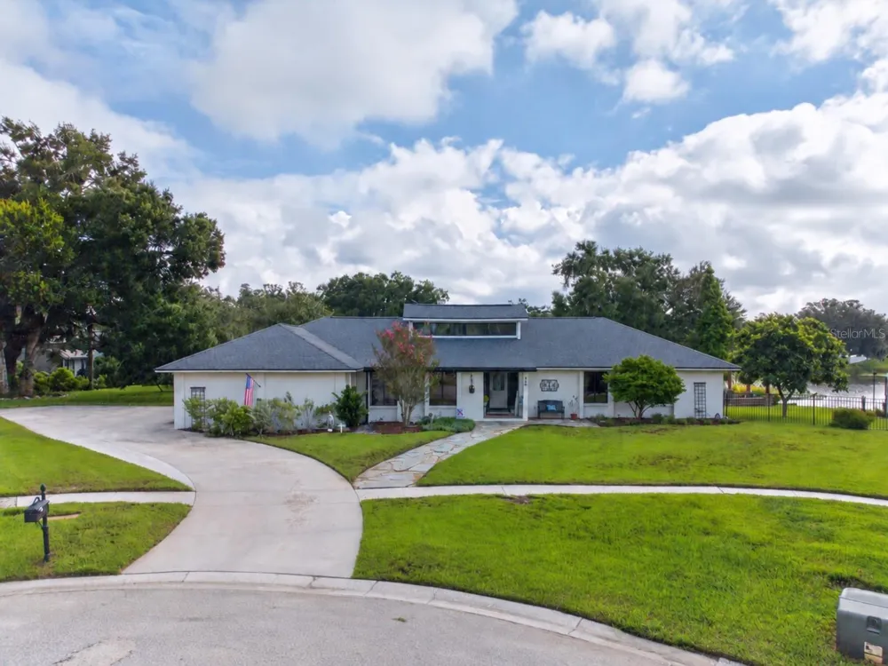906 RETRIEVER AVENUE Seffner, FL 33584