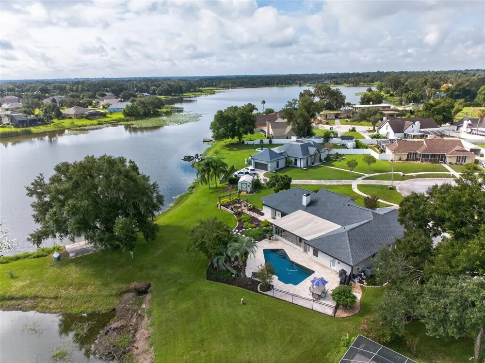 906 RETRIEVER AVENUE Seffner, FL 33584